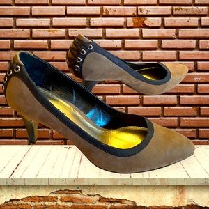 Liz Claiborne brown suede with black trim & shoe lace back design 3” heel shoes